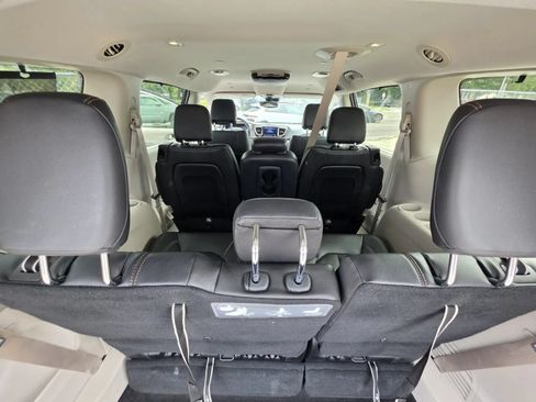 Used 2018 Chrysler Pacifica Touring-L w/ Advanced Safetytec Group FWD image 15
