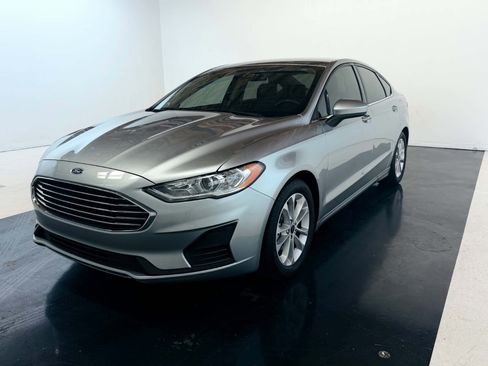 Used 2020 Ford Fusion SE FWD image 12