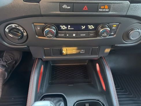 Used 2024 Nissan Frontier PRO-4X w/ Technology Package image 25