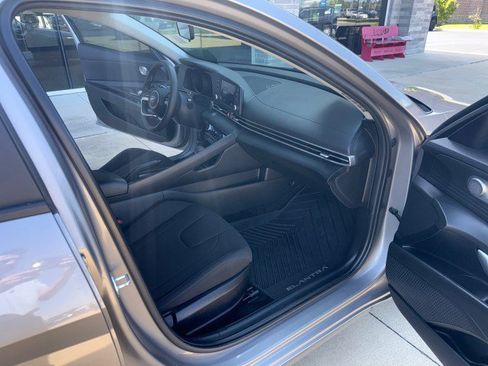 Used 2022 Hyundai Elantra SEL FWD image 19