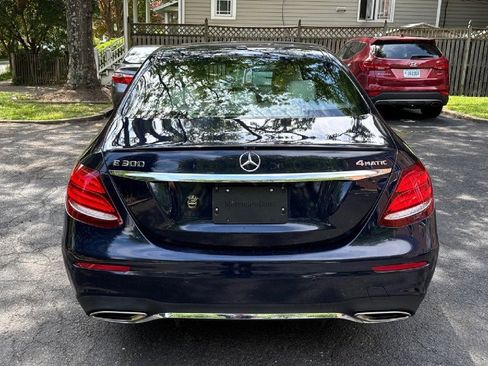 Used 2017 Mercedes-Benz E 300 4MATIC image 9