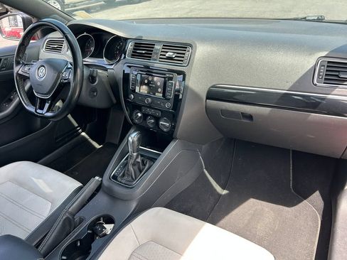 Used 2015 Volkswagen Jetta Sport FWD image 32