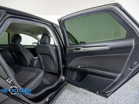 Used 2020 Ford Fusion SE FWD image 34