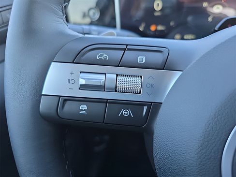 Certified 2025 Hyundai Tucson Limited FWD image 22