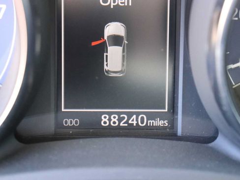 Used 2018 Toyota Corolla iM w/ Carpet Mat Package (TMS) FWD image 11