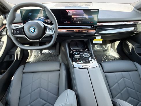 New 2026 BMW i5 eDrive40 image 15