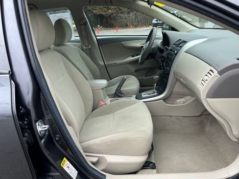 Used 2010 Toyota Corolla LE FWD image 9