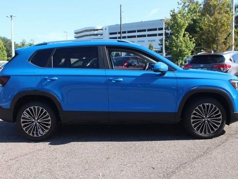 New 2025 Volkswagen Taos SE image 8