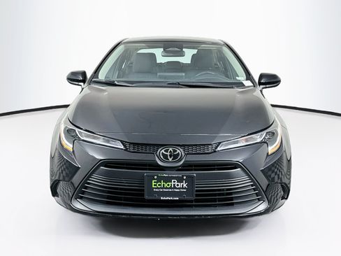 Used 2025 Toyota Corolla LE FWD image 2