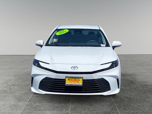 Used 2025 Toyota Camry LE FWD image 8
