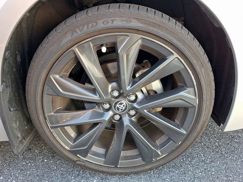 Used 2025 Toyota Corolla SE w/ Convenience Package FWD image 9