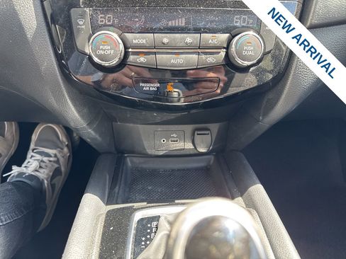 Used 2020 Nissan Rogue SV AWD/4WD image 25