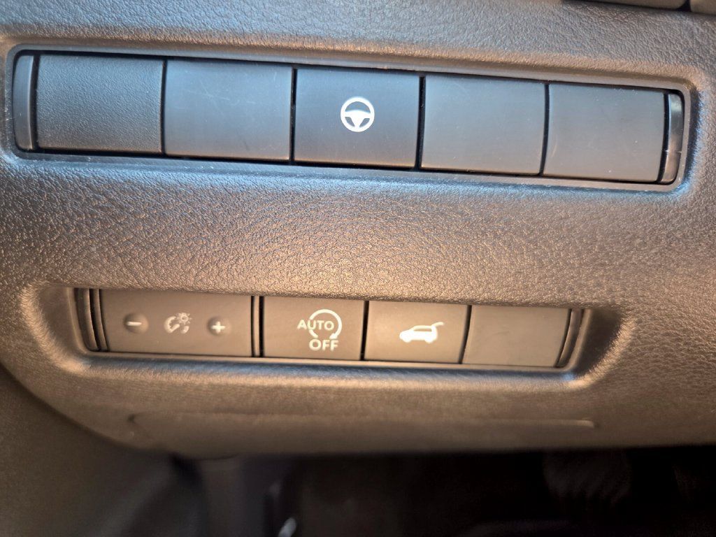 Used 2023 Nissan Rogue SL AWD/4WD image 12