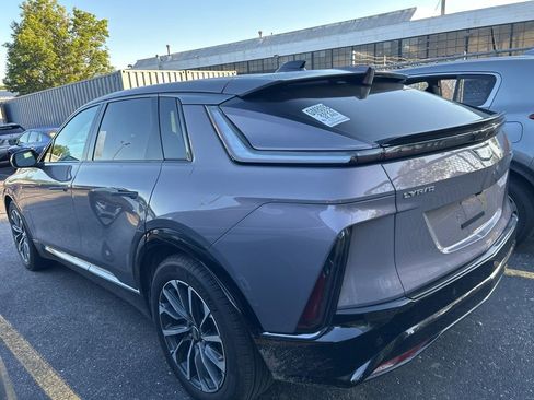 Used 2024 Cadillac Lyriq Sport AWD/4WD image 9