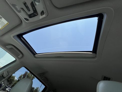 Used 2012 Toyota Sienna XLE FWD image 29