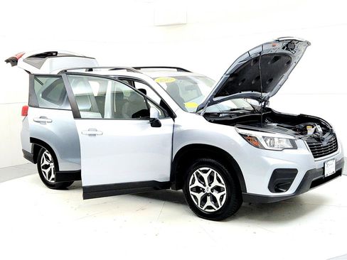 Used 2020 Subaru Forester Premium image 12