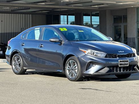 Used 2023 Kia Forte LXS w/ LXS Technology Package image 2