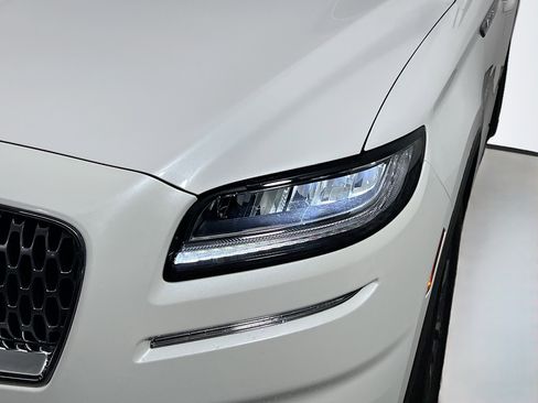 Used 2022 Lincoln Nautilus FWD w/ Premium Package image 12