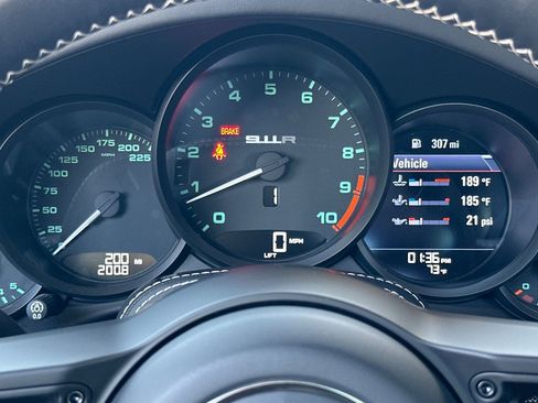 Certified 2016 Porsche 911 R RWD image 29