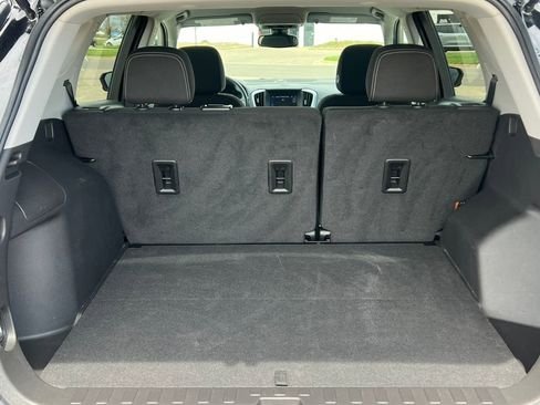 Certified 2023 GMC Terrain SLE w/ Driver Convenience Package AWD/4WD image 40