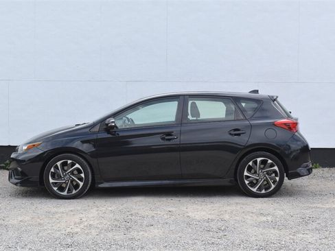Used 2018 Toyota Corolla iM w/ All-Weather Mat Package FWD image 9