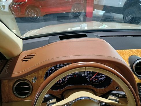 Used 2019 Bentley Bentayga AWD/4WD image 23