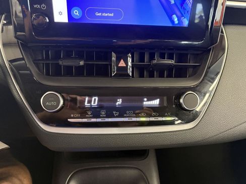 Used 2025 Toyota Corolla LE FWD image 27