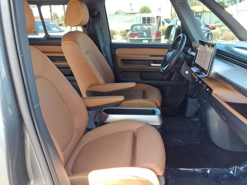 Used 2025 Volkswagen ID. Buzz Pro S RWD image 12