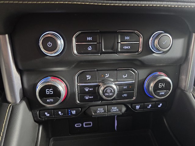 Used 2024 GMC Yukon XL SLT w/ SLT Luxury Package AWD/4WD image 21