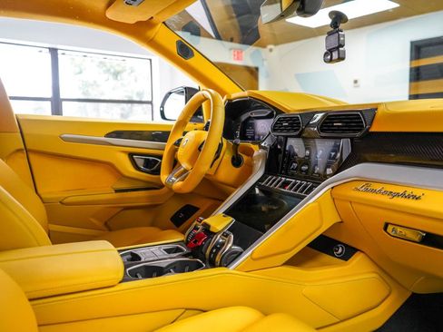 Used 2021 Lamborghini Urus AWD/4WD image 16