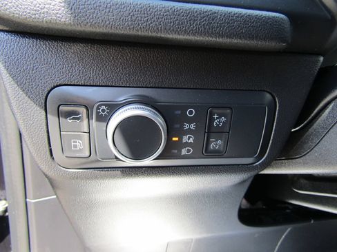 Used 2022 Ford Escape SE w/ Convenience Package FWD image 29