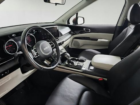 Used 2022 Kia Carnival EX FWD image 11