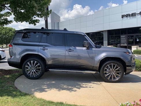 Used 2026 Lexus GX 550 AWD/4WD image 11