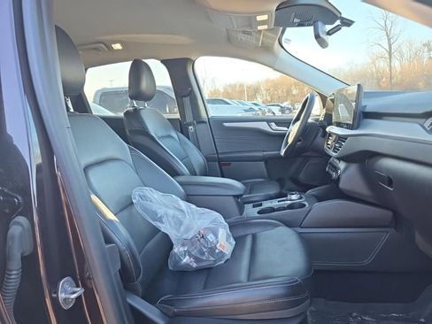 Used 2023 Ford Escape Platinum image 9