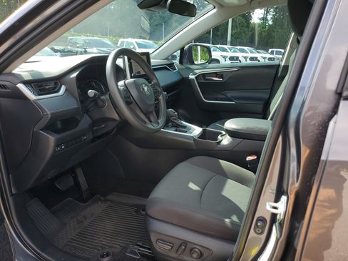 Used 2024 Toyota RAV4 XLE w/ Convenience Package FWD image 17