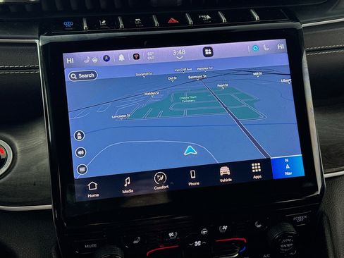 Used 2024 Jeep Grand Cherokee Limited 4xe image 2