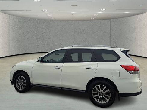 Used 2013 Nissan Pathfinder SV w/ Trailer Tow Pkg image 7