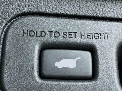 Used 2025 Honda Pilot EX-L image 34