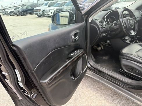 Used 2018 Jeep Compass Limited AWD/4WD image 9