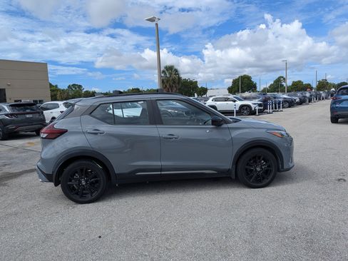 Used 2021 Nissan Kicks SR w/ Interior Electronics Package FWD image 3