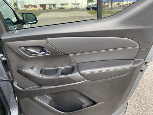 Used 2021 Chevrolet Traverse LT w/ LT Premium Package image 16