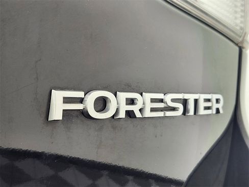 Used 2023 Subaru Forester Premium image 8