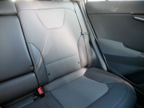 Certified 2023 Kia Niro EX image 14