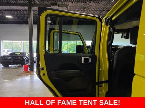 Used 2024 Jeep Wrangler Unlimited Sahara w/ Technology Group AWD/4WD image 18