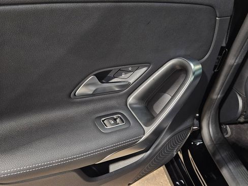 Used 2021 Mercedes-Benz CLA 250 4MATIC image 36
