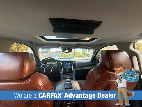 Used 2015 Cadillac Escalade Luxury AWD/4WD image 30