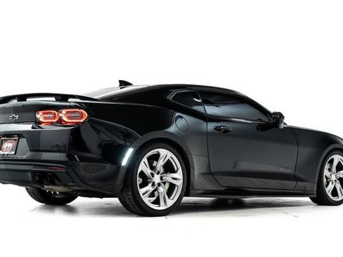 Used 2019 Chevrolet Camaro SS RWD image 4