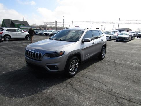 Used 2020 Jeep Cherokee Latitude Plus FWD image 3