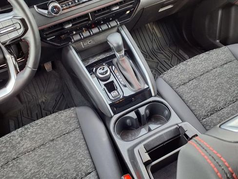 Used 2023 Chevrolet Colorado Z71 w/ Z71 Convenience Package 2 image 11