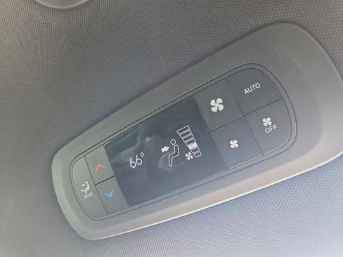 Used 2023 Chrysler Pacifica Touring-L w/ S Appearance Package image 34